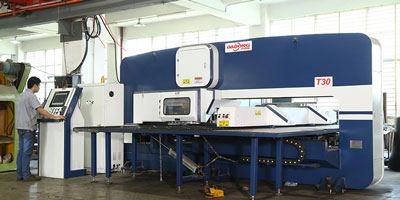 Punzonadora de torreta CNC