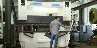  Dobladora CNC